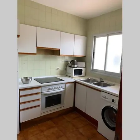 En Playa Santo Tomas 1-5