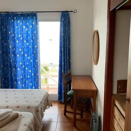 En Playa Santo Tomas 1-5