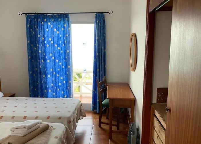 En Playa Santo Tomas 1-5