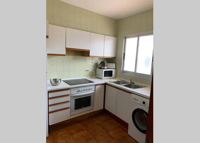 En Playa Santo Tomas 1-5