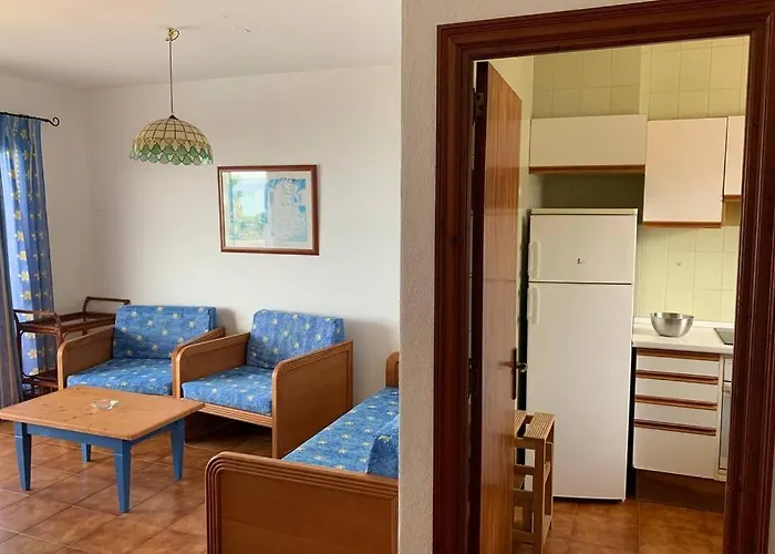 En Playa Santo Tomas 1-5 *